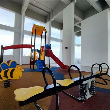 The Quartz 3 Bedroom Apartment With Fully Furnish And Fully Aircond, Infinity Pool, Corner Lot With Seaview And City View Centre Of Malacca City Tranquerah Εξωτερικό φωτογραφία